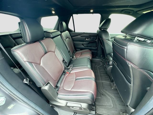 Certified 2025 Honda Pilot Black Edition image 30