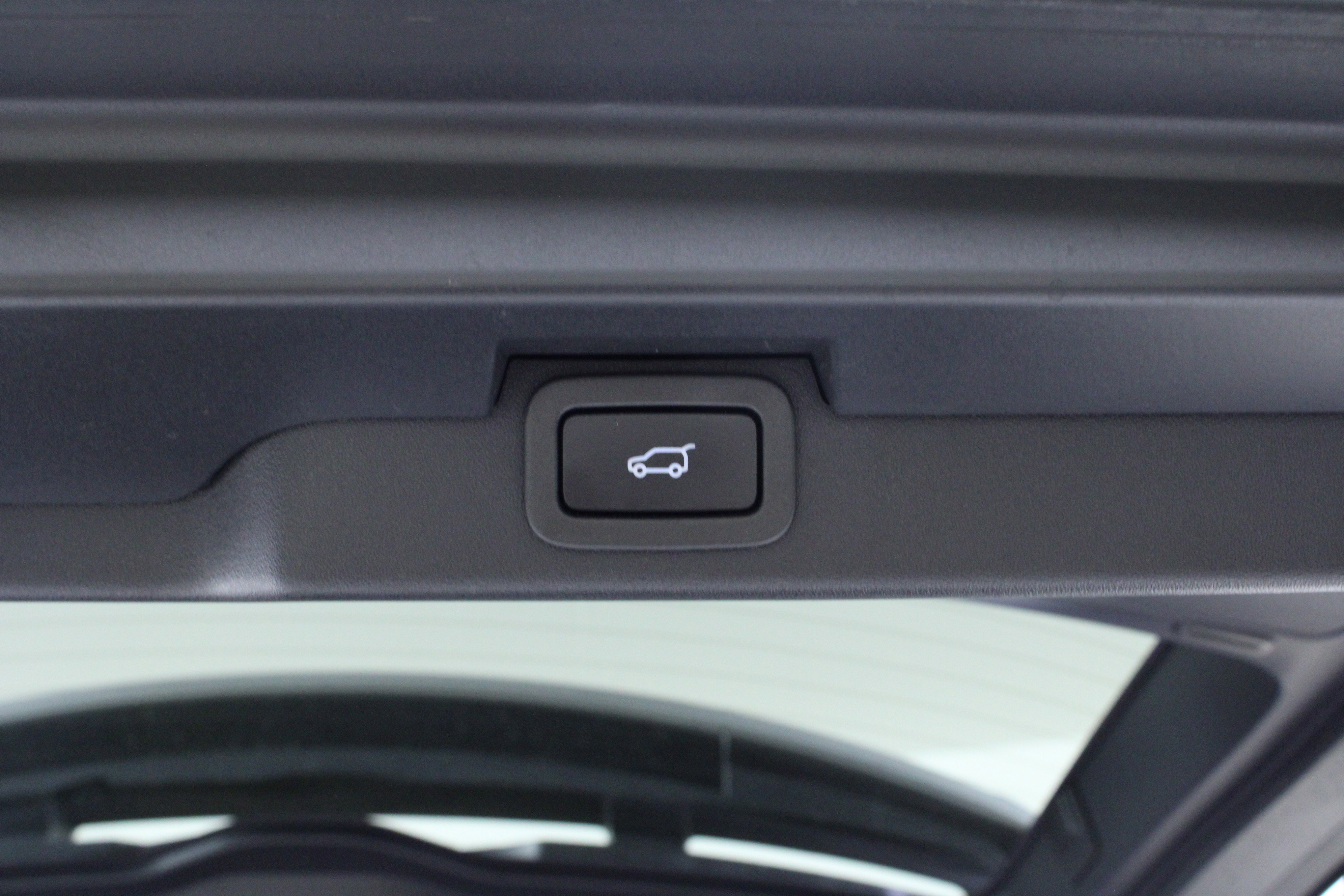 Used 2020 Land Rover Discovery HSE image 12