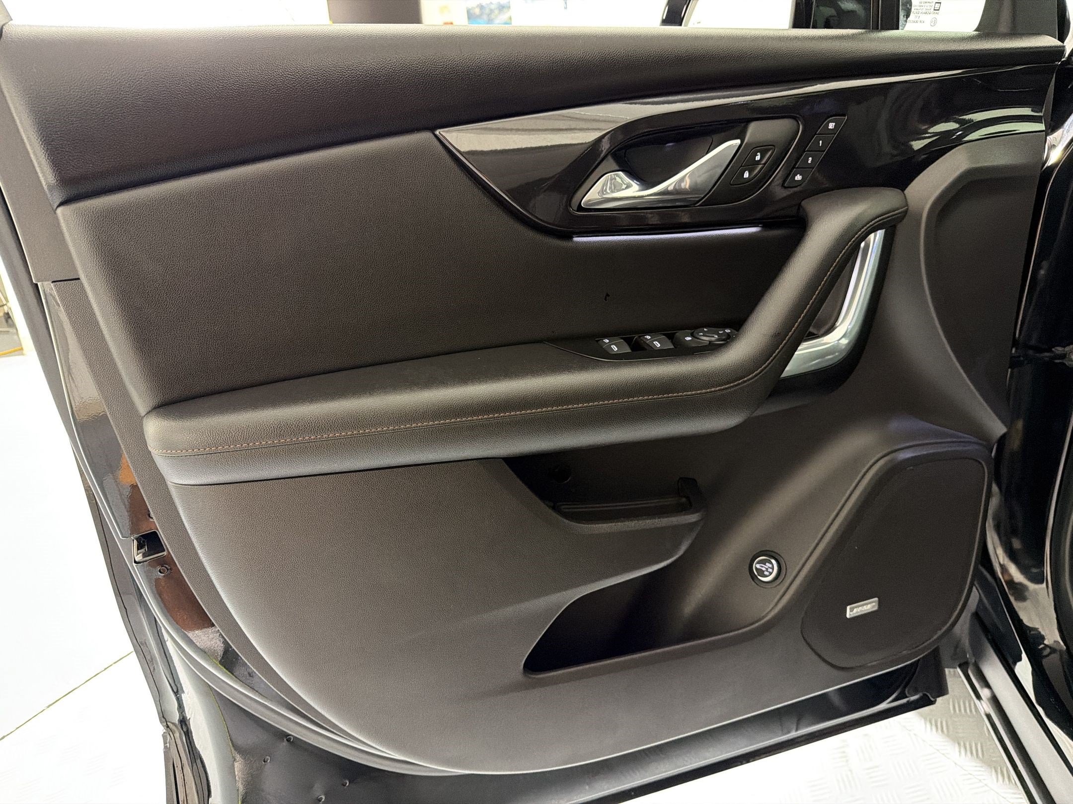 Used 2019 Chevrolet Blazer Premier w/ Sun and Wheels Package AWD/4WD image 12