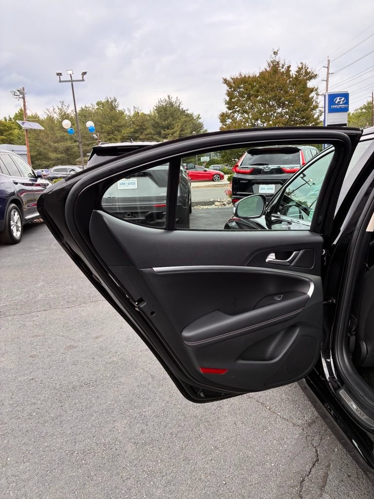 Used 2025 Genesis G70 2.5T AWD/4WD image 42