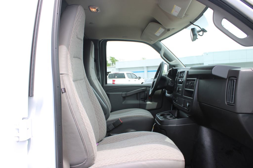 New 2026 Chevrolet Express 3500 Extended RWD image 21