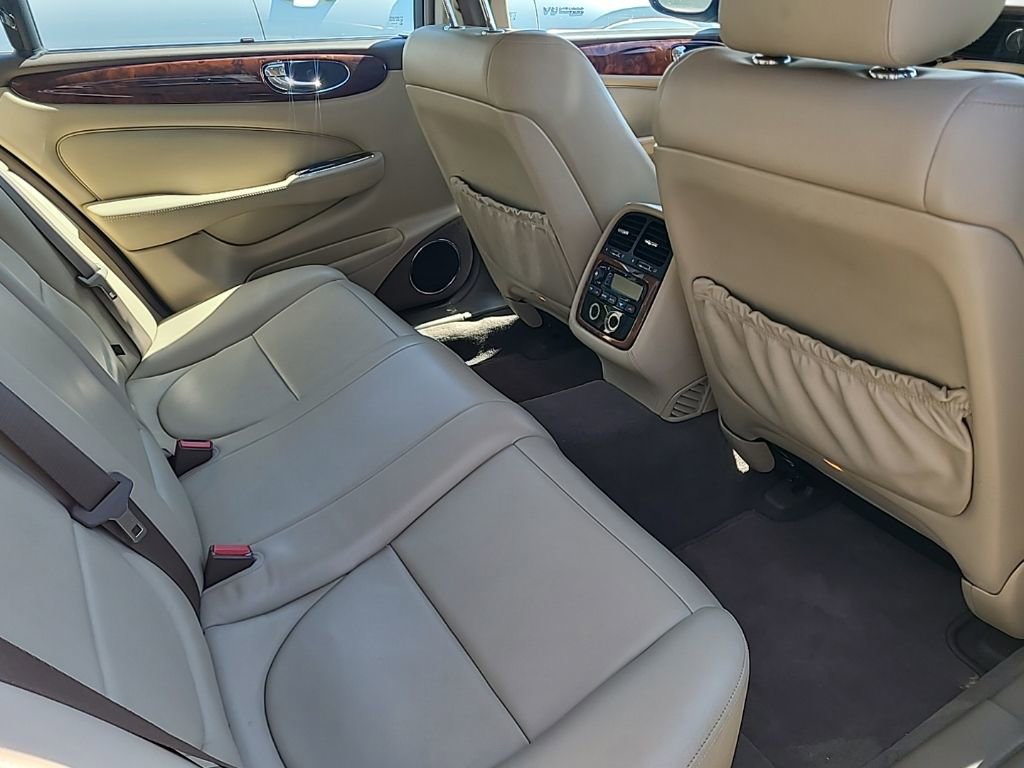 Used 2005 Jaguar XJ8 image 32