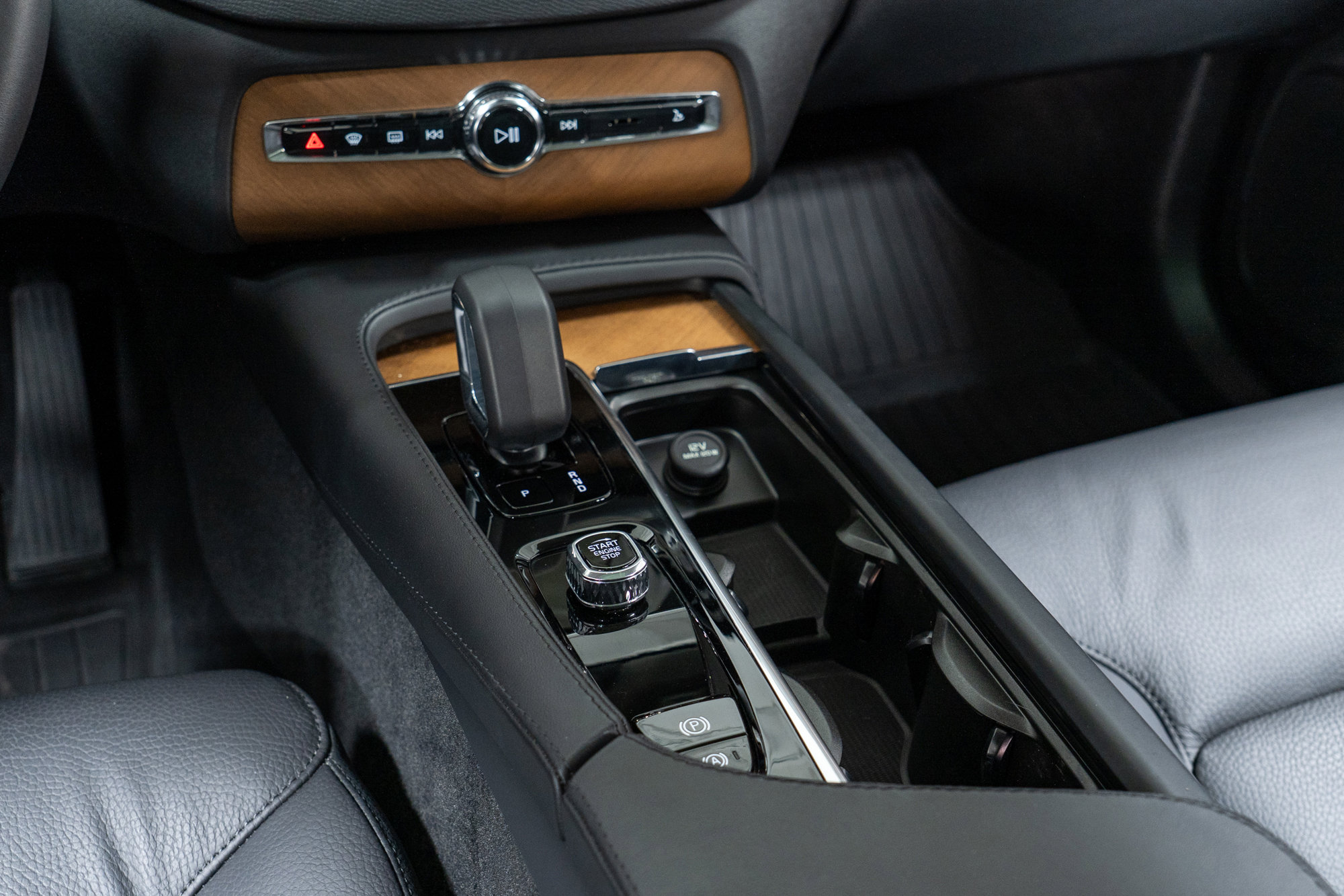 Used 2024 Volvo XC90 T8 Plus w/ Protection Package Premier image 20