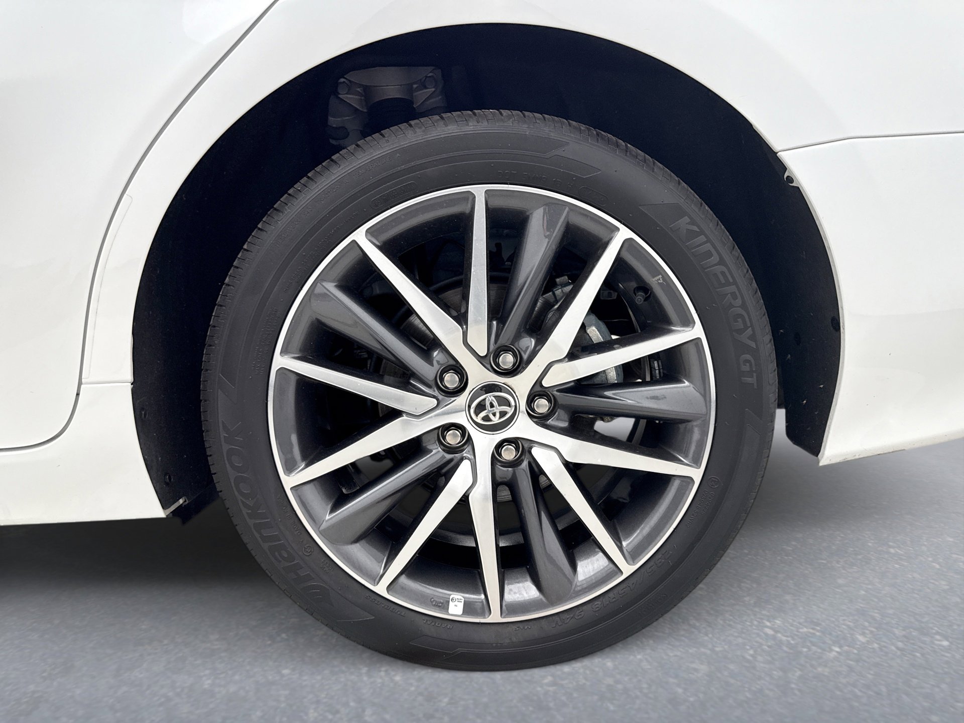 Used 2024 Toyota Camry XLE w/ Cold Weather Package image 13
