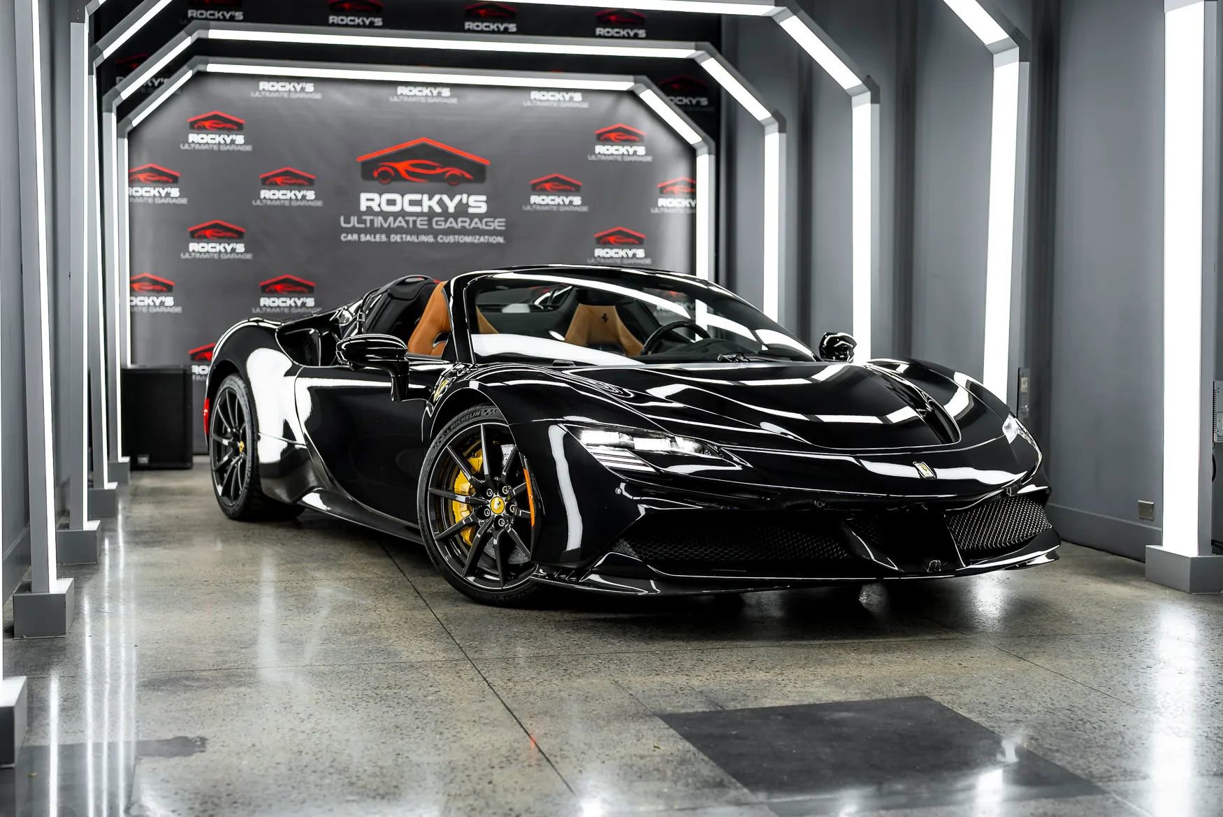 Used 2023 Ferrari SF90 Spider image 12