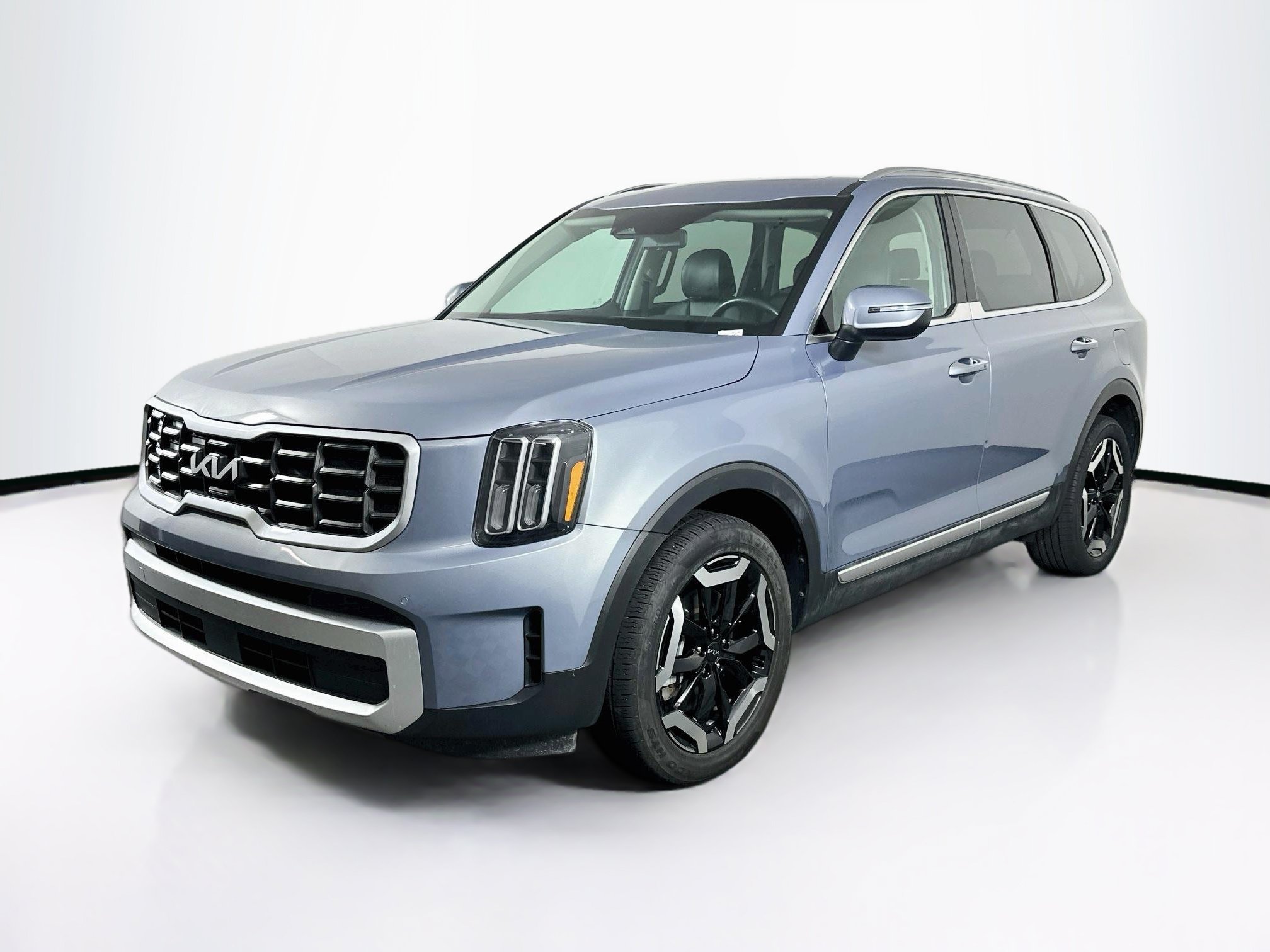 Used 2025 Kia Telluride S AWD/4WD image 3