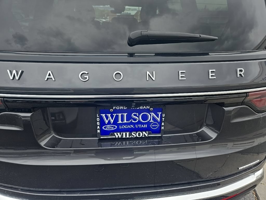 Used 2024 Jeep Wagoneer Series III AWD/4WD image 42