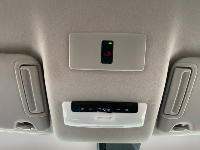 Used 2024 Nissan Versa SR w/ Trunk Package image 27