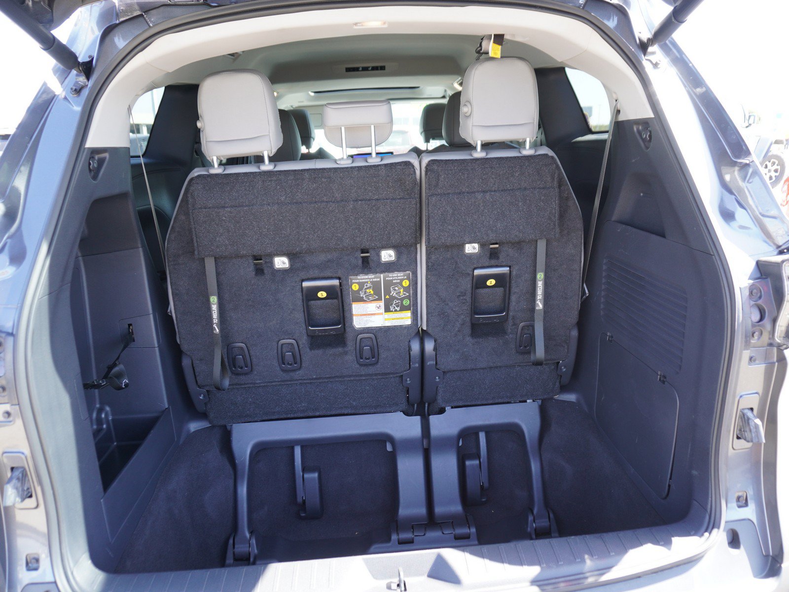 Used 2025 Toyota Sienna XLE w/ XLE Plus Package FWD image 12