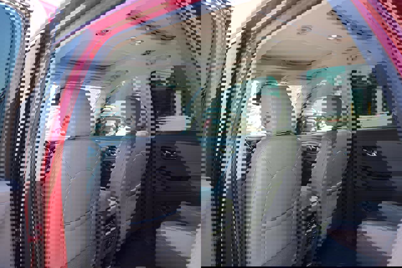 Used 2019 Chevrolet Traverse LT w/ LT Premium Package image 24