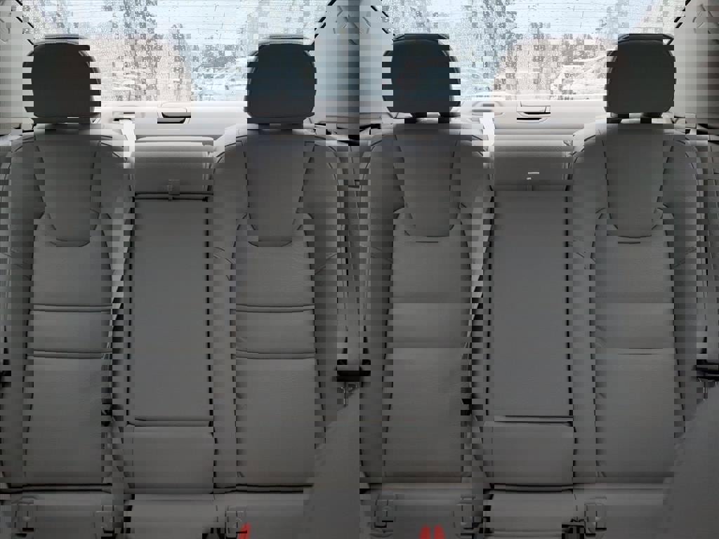 Certified 2025 Volvo S60 T8 Ultra w/ Climate Package image 20