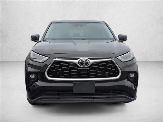Used 2022 Toyota Highlander LE video 2
