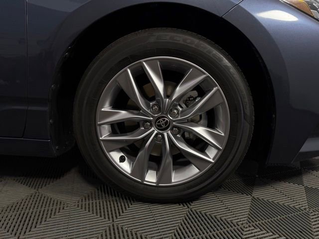 Used 2021 Toyota Avalon XLE w/ Moonroof Package image 11