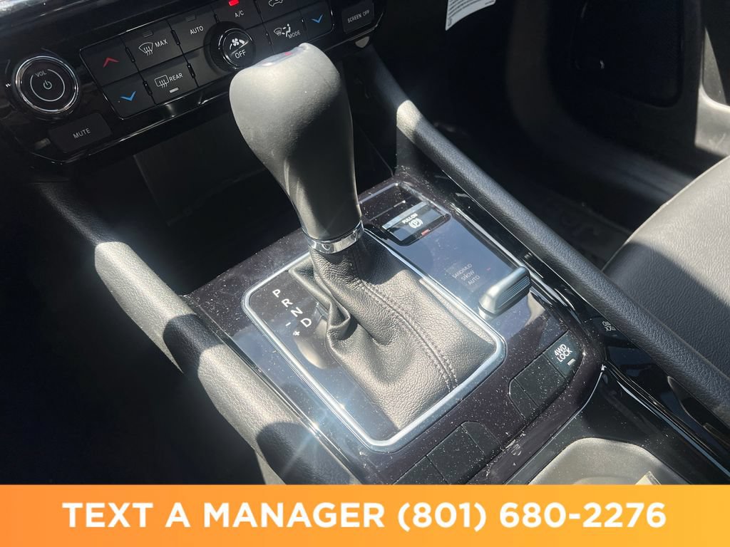 Used 2025 Jeep Compass Latitude w/ Sun & Sound Group AWD/4WD image 24