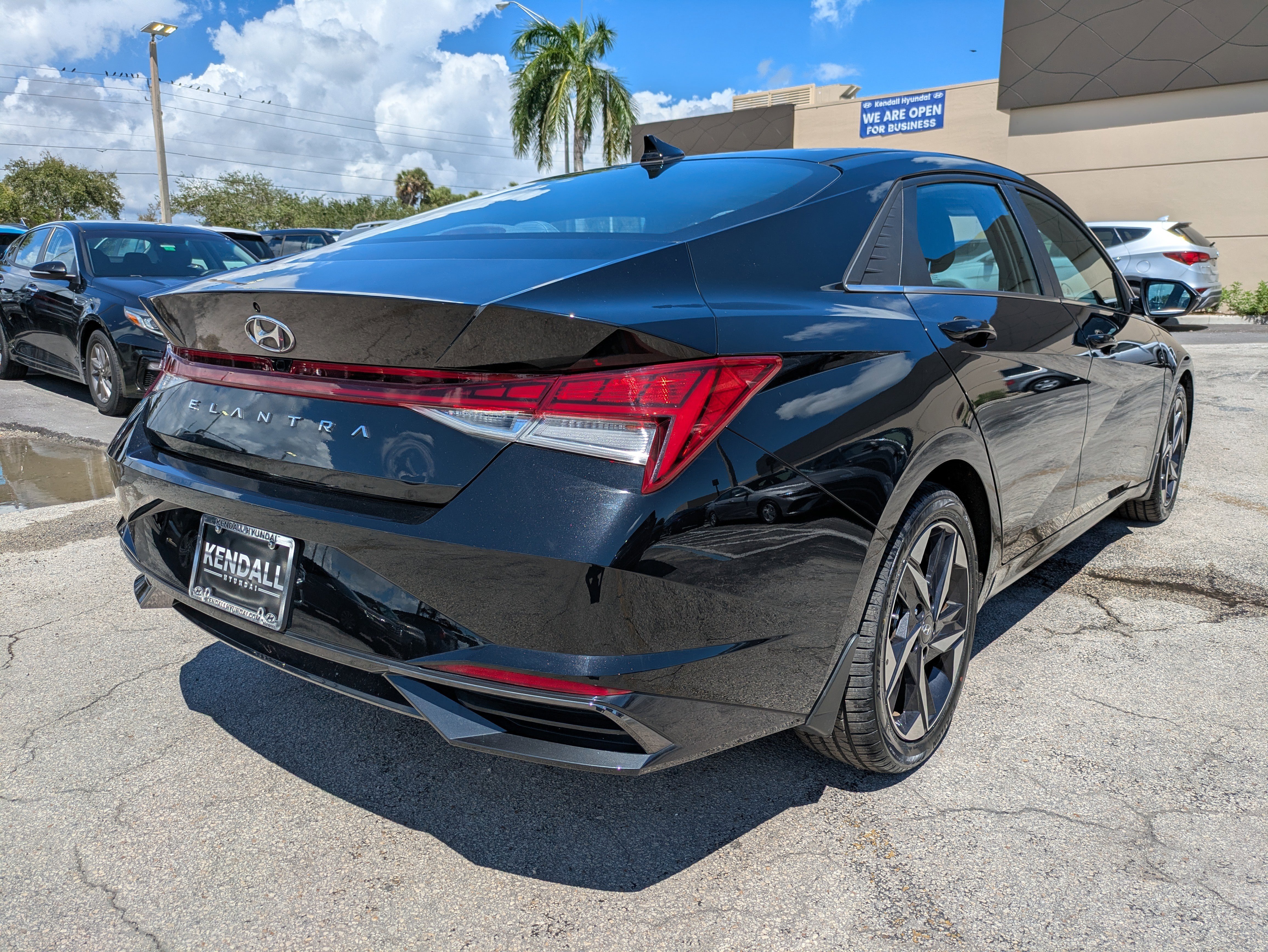 Used 2022 Hyundai Elantra SEL w/ Convenience + Premium Package image 4