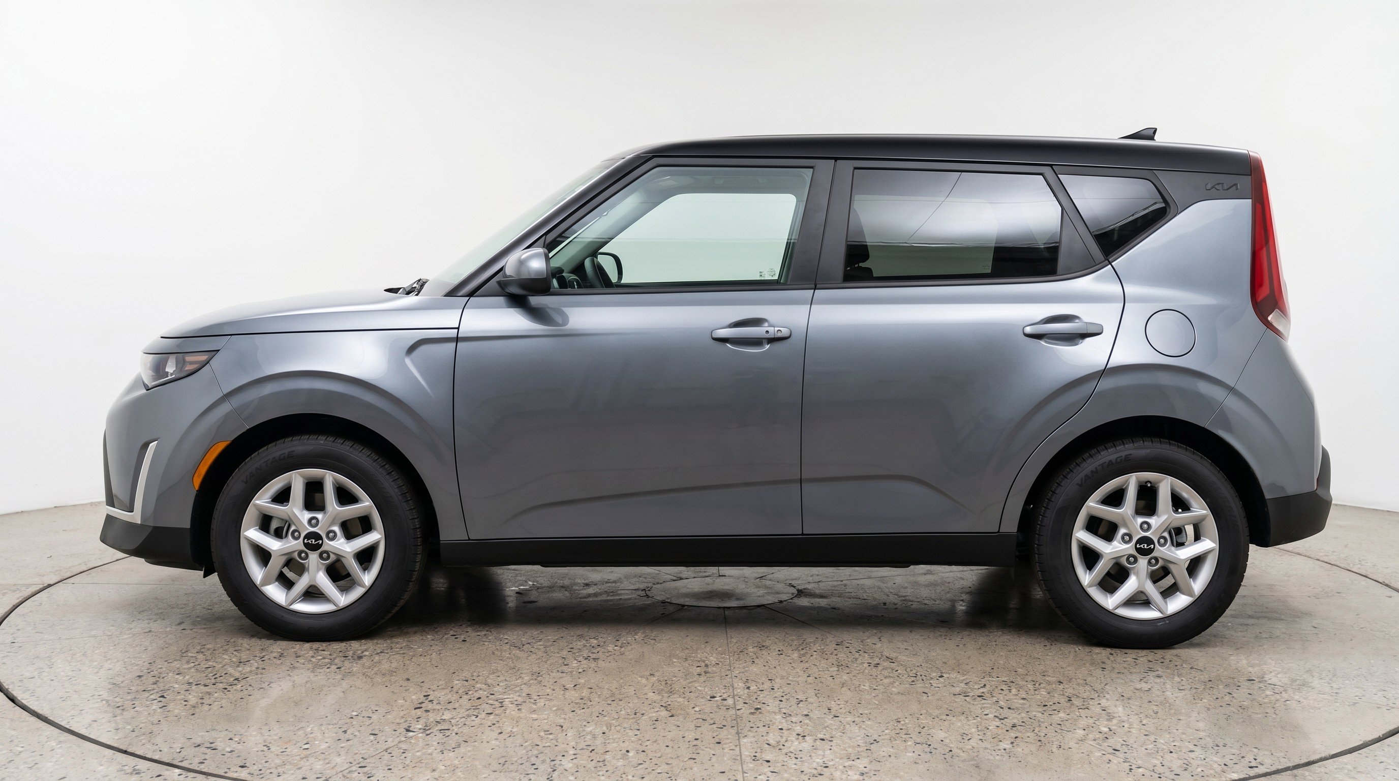 Used 2025 Kia Soul LX w/ LX Technology Package FWD image 5