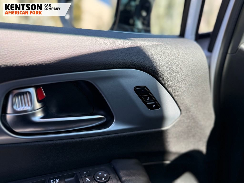 Used 2026 Chrysler Pacifica Limited image 25