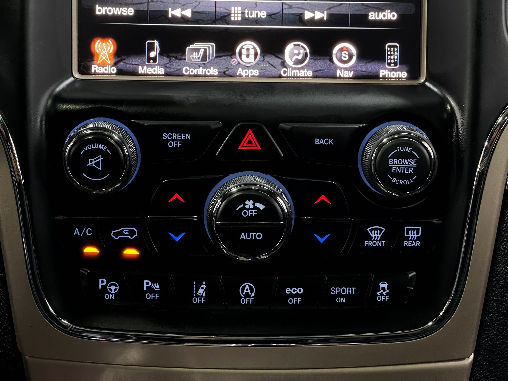 Used 2017 Jeep Grand Cherokee Overland w/ Jeep Active Safety Group AWD/4WD image 25
