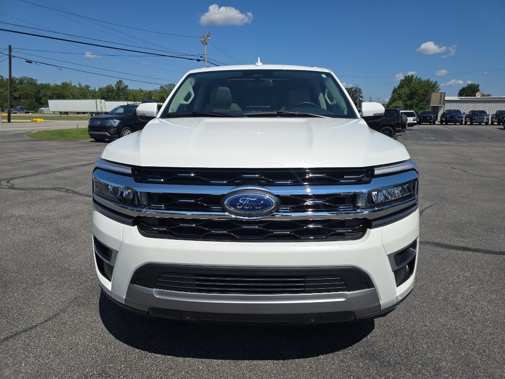 Used 2024 Ford Expedition Max Limited AWD/4WD image 3
