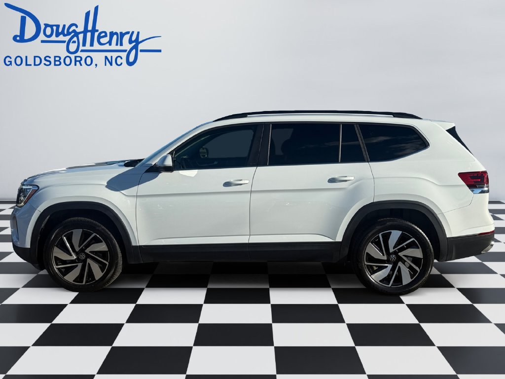 Used 2025 Volkswagen Atlas SE AWD/4WD image 2