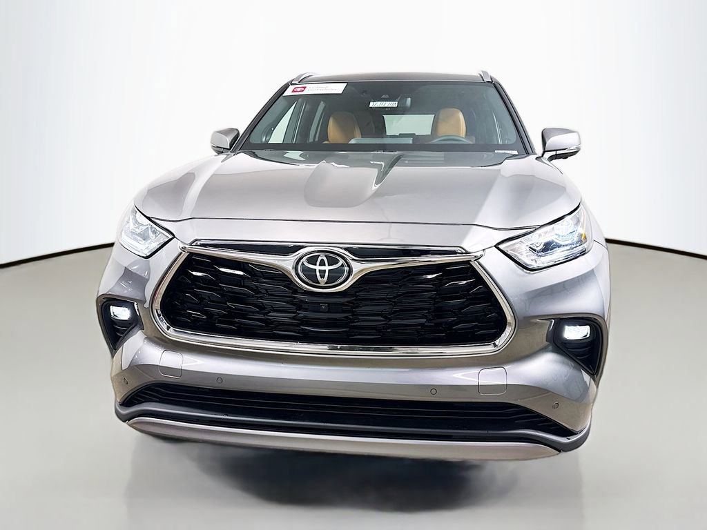 Certified 2026 Toyota Highlander Platinum AWD/4WD image 2