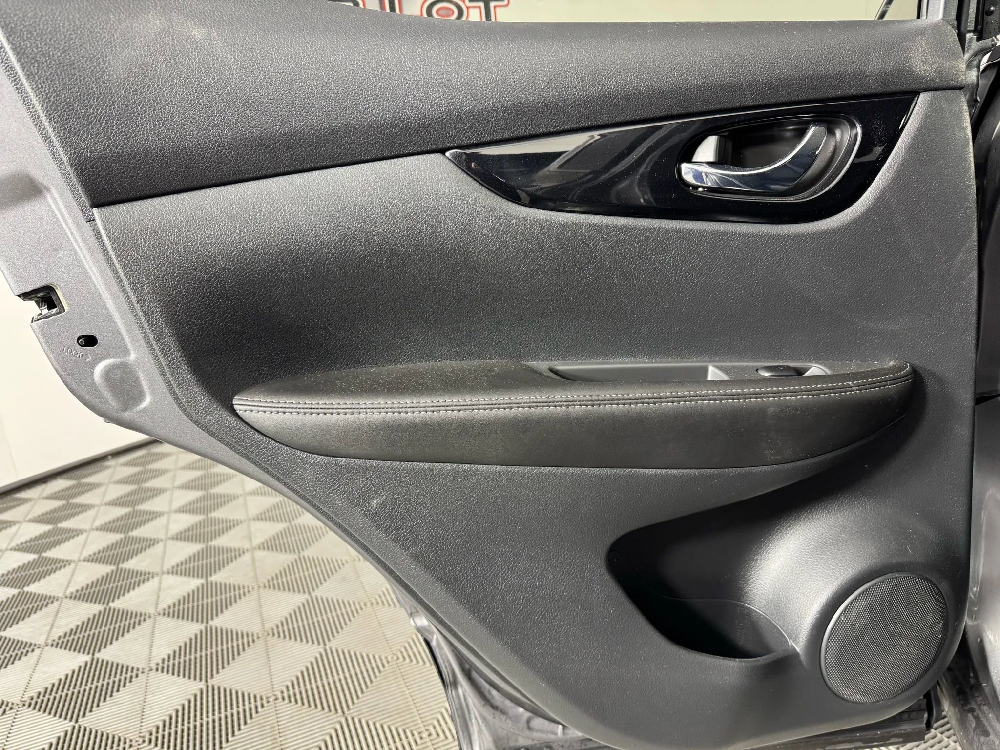 Used 2021 Nissan Rogue Sport SV image 40