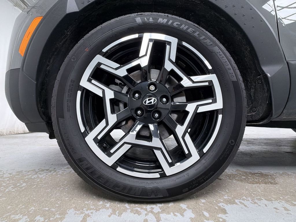 Used 2025 Hyundai Santa Cruz Limited AWD/4WD image 17