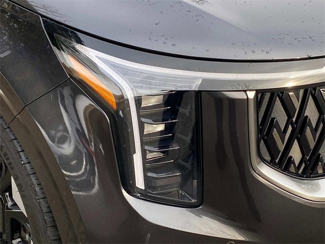 Used 2025 Kia Carnival EX image 4