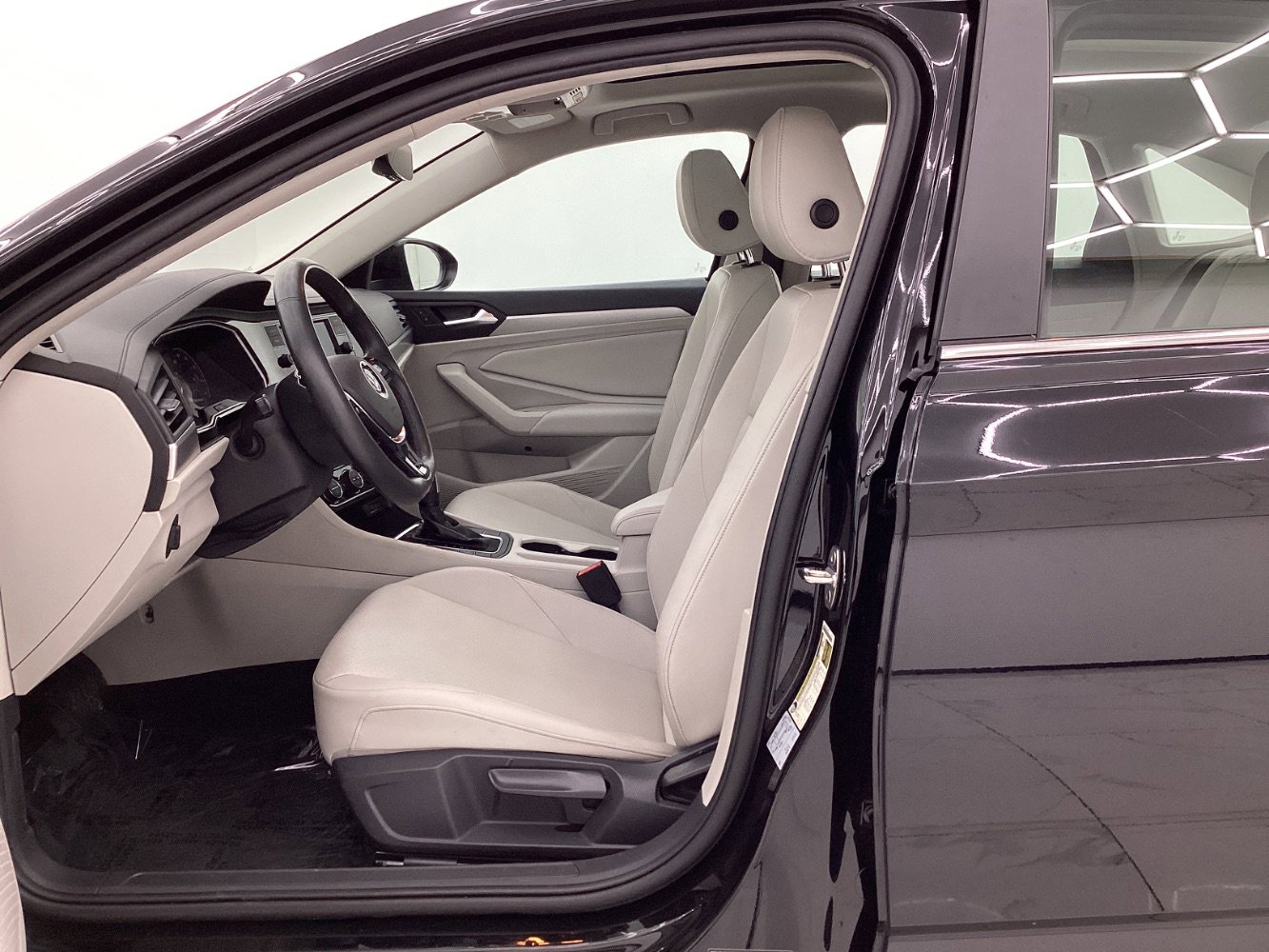 Used 2020 Volkswagen Jetta SE w/ SE Cold Weather Package FWD image 14