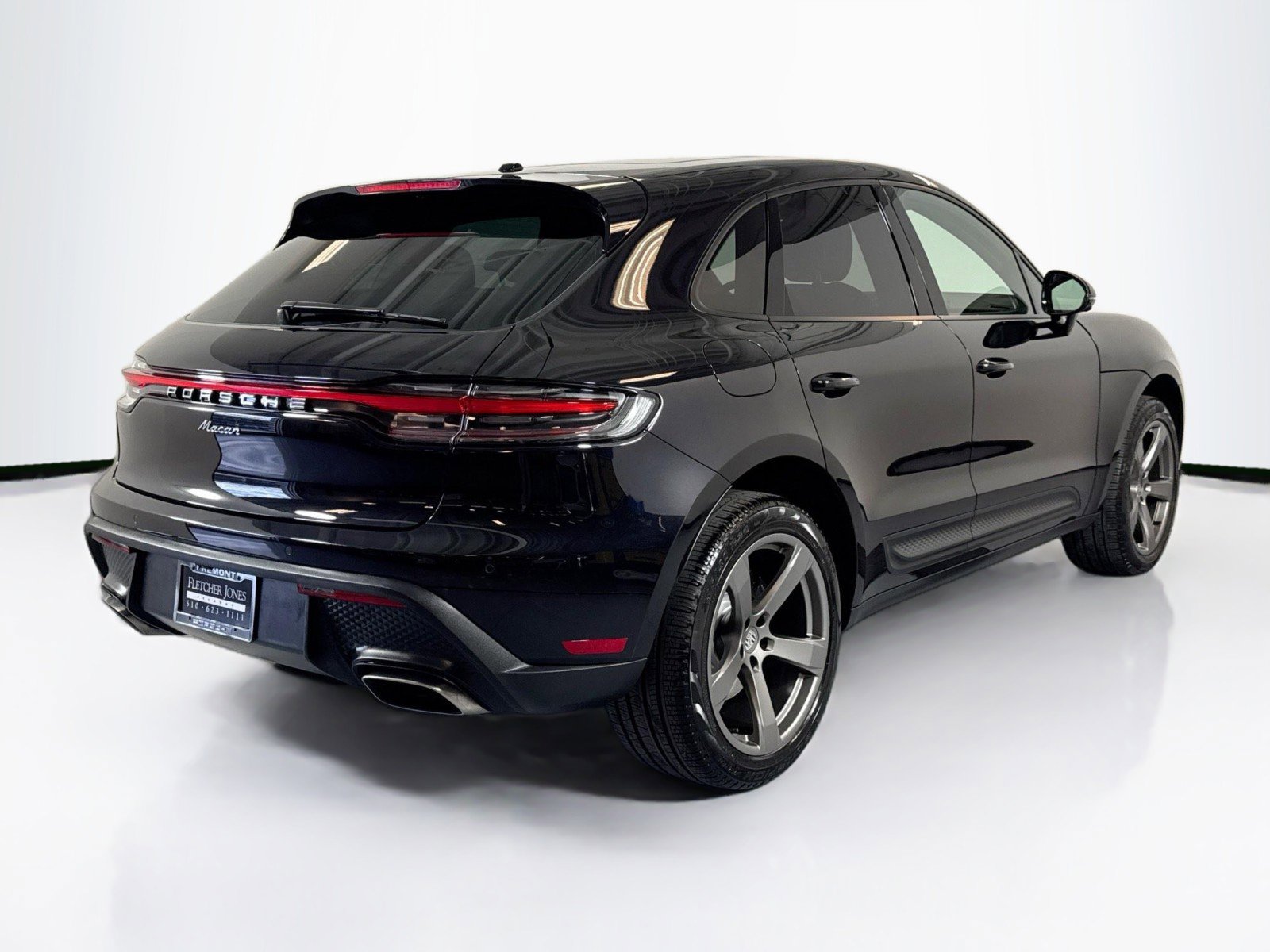 Certified 2025 Porsche Macan image 9