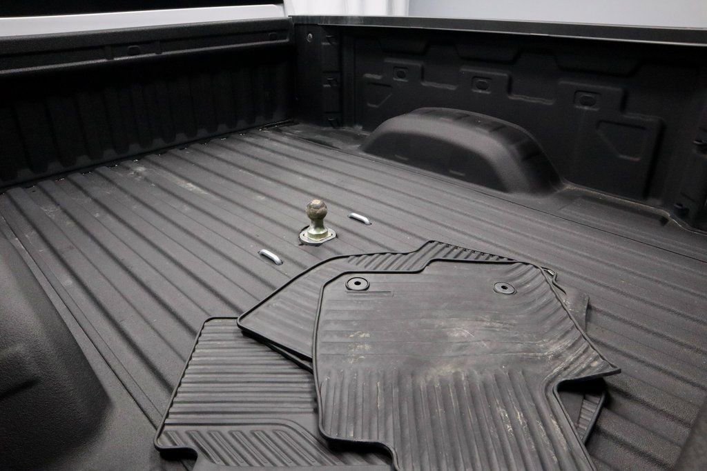 Used 2025 Chevrolet Silverado 2500 Custom w/ Custom Value Package image 15