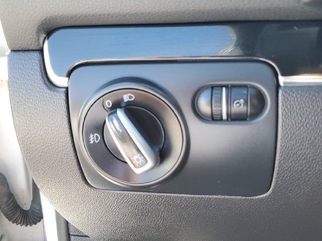 Used 2012 Volkswagen GTI 4-Door FWD image 21