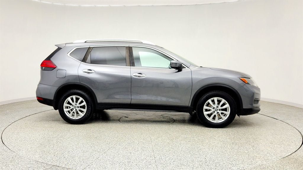 Used 2017 Nissan Rogue SV w/ SV Premium Package AWD/4WD image 4