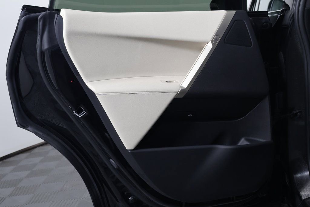 Used 2023 BMW iX xDrive50 w/ Sport Package image 13