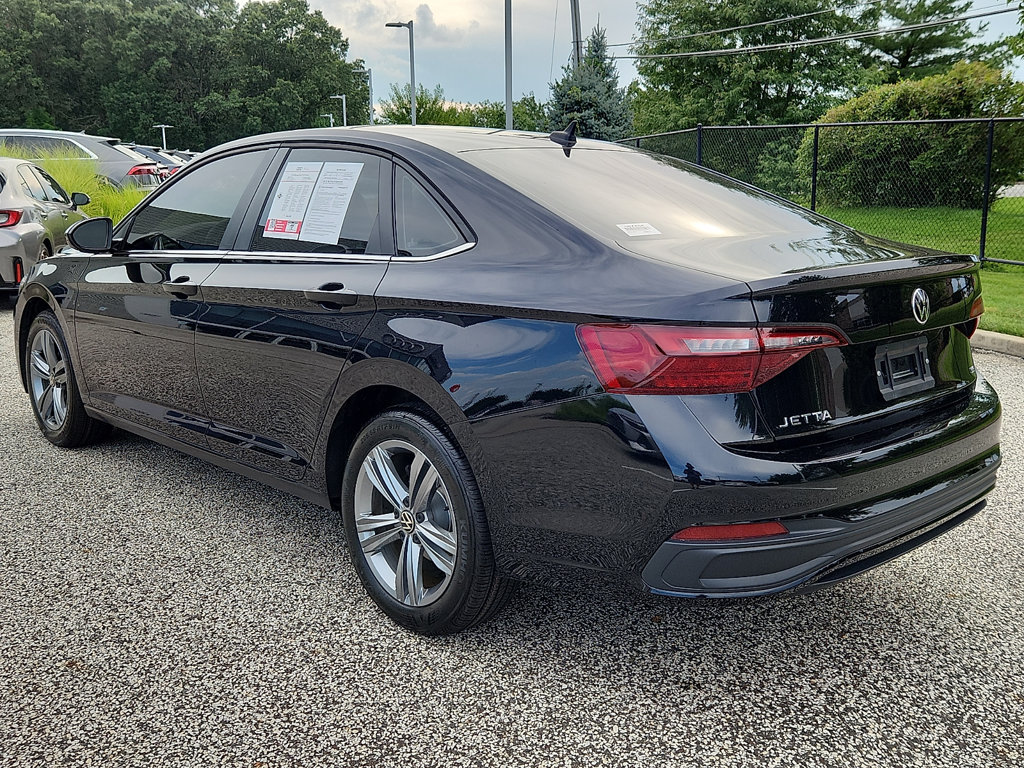 Used 2024 Volkswagen Jetta SE FWD image 4