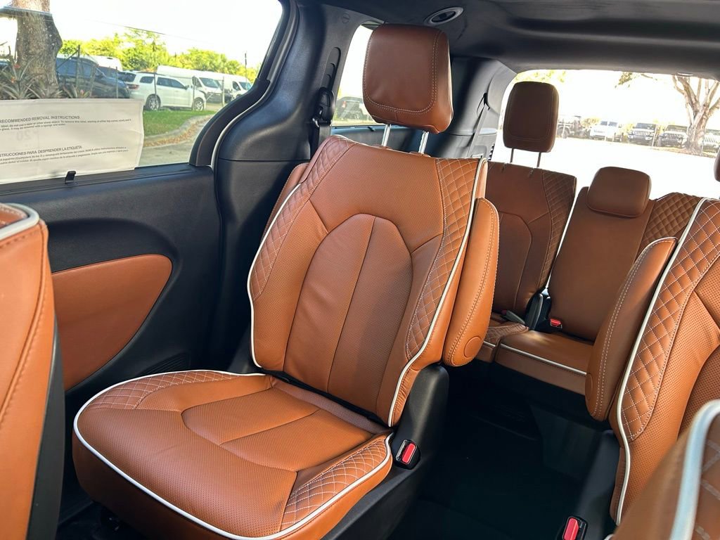 New 2026 Chrysler Pacifica Pinnacle image 13