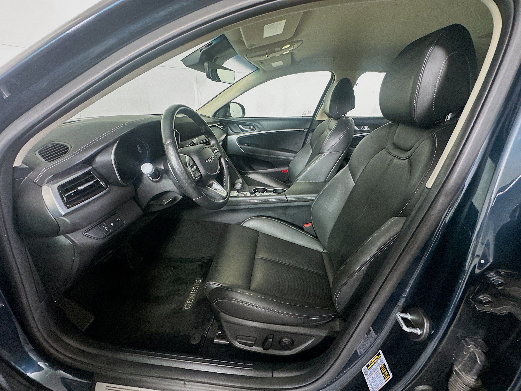 Used 2025 Genesis G70 2.5T RWD image 13
