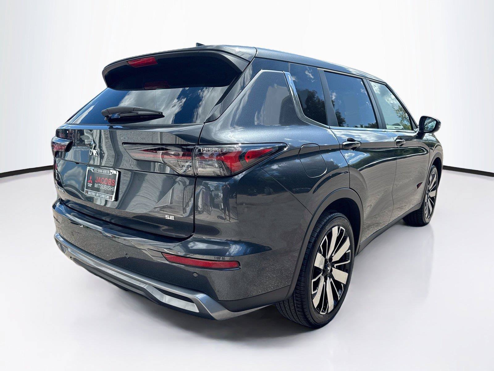 New 2026 Mitsubishi Outlander SE FWD image 5