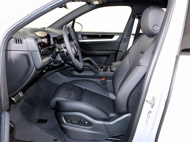 New 2025 Porsche Cayenne image 5