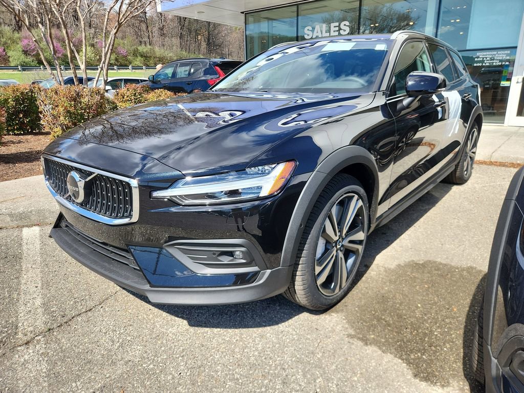 New 2026 Volvo V60 B5 Cross Country Plus w/ Protection Package Premier image 4