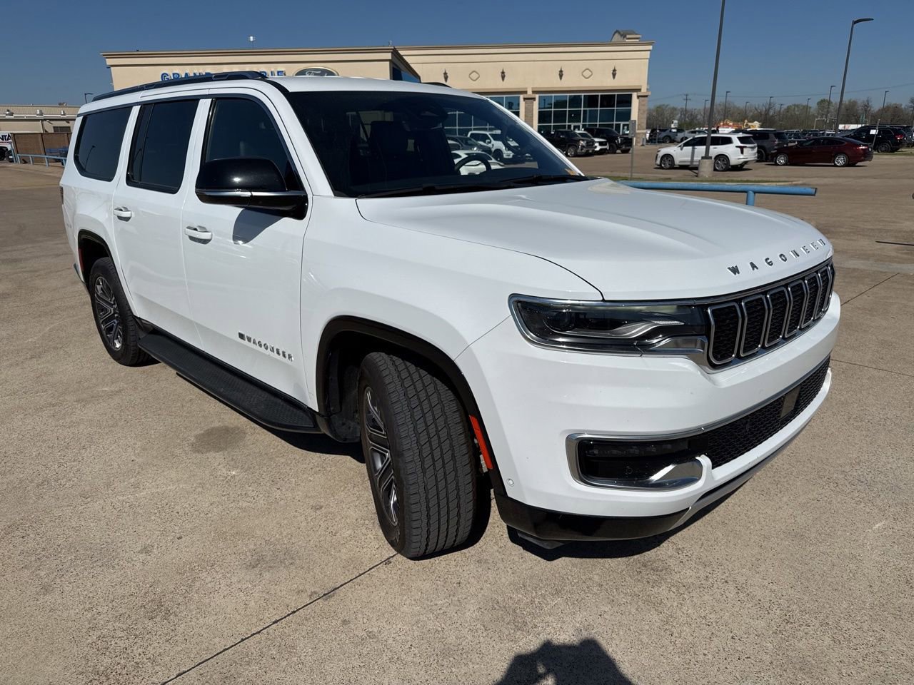 Used 2024 Jeep Wagoneer L Series II w/ Flexible Seating Group image 19