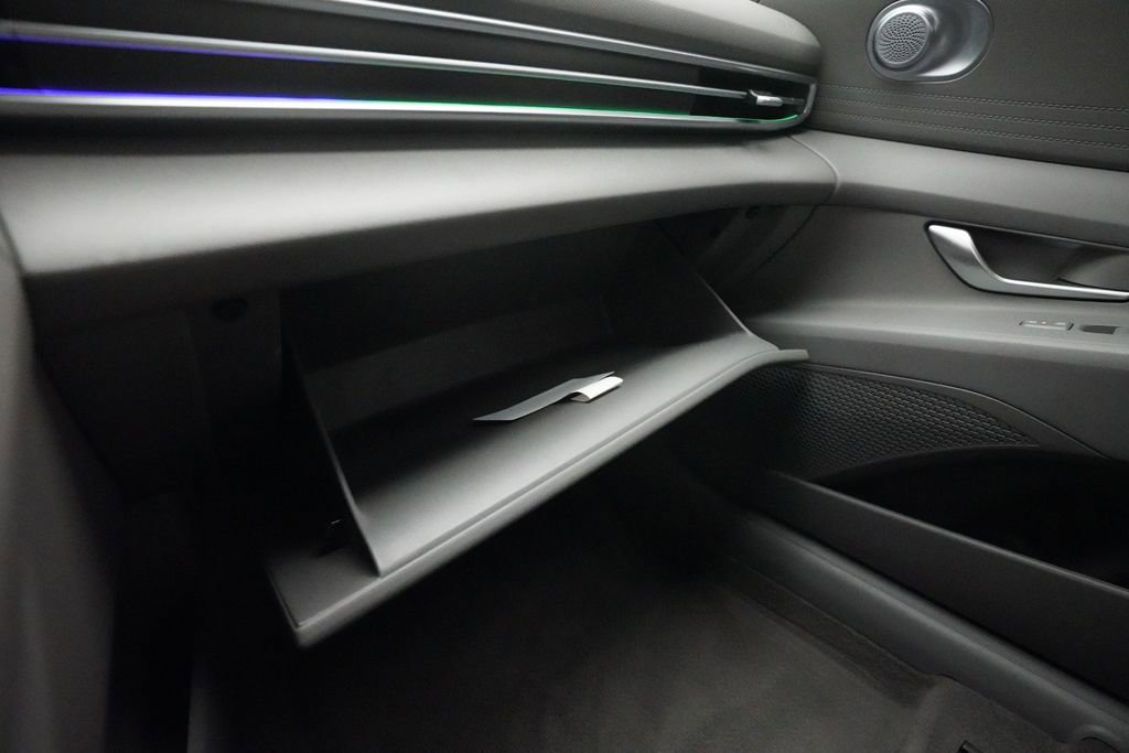 Used 2024 Hyundai Elantra Blue image 29