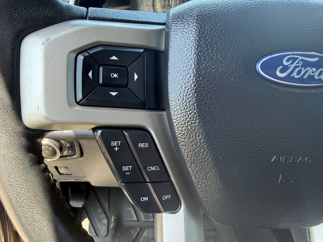 Used 2019 Ford F350 Lariat w/ Lariat Value Package AWD/4WD image 23