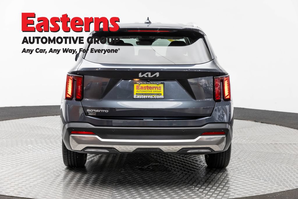 Used 2024 Kia Sorento S FWD image 6