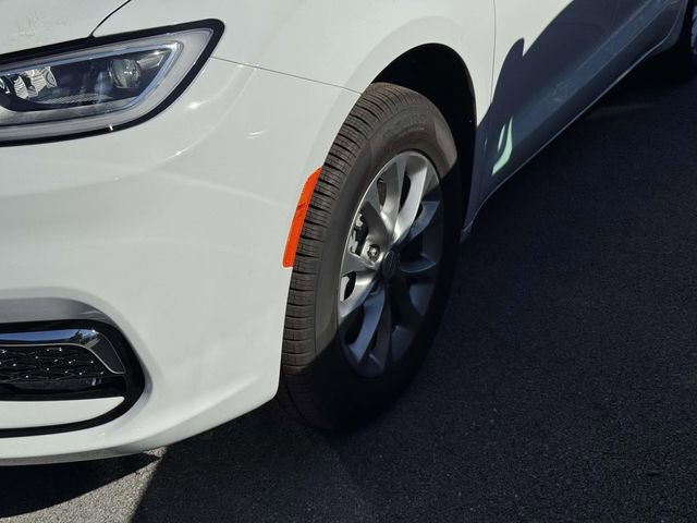 New 2026 Chrysler Pacifica Select image 8
