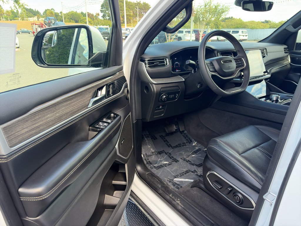 Used 2022 Jeep Wagoneer Series II AWD/4WD image 5