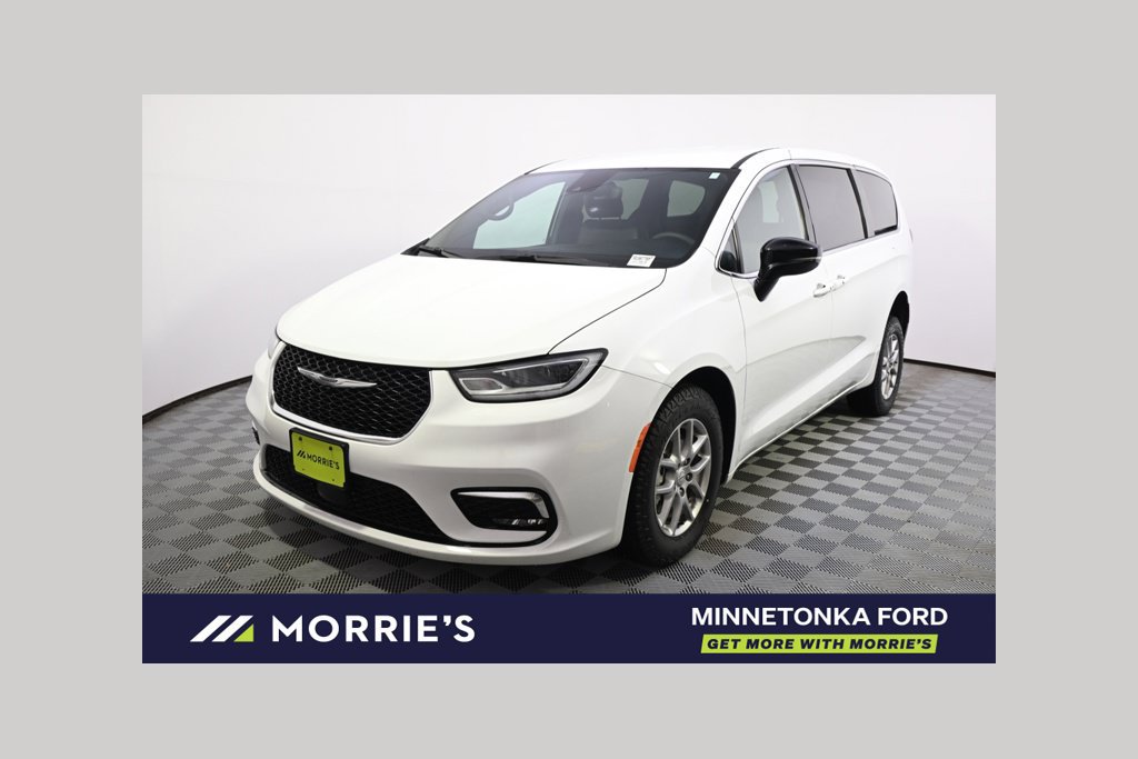 Used 2026 Chrysler Pacifica Select FWD image 1