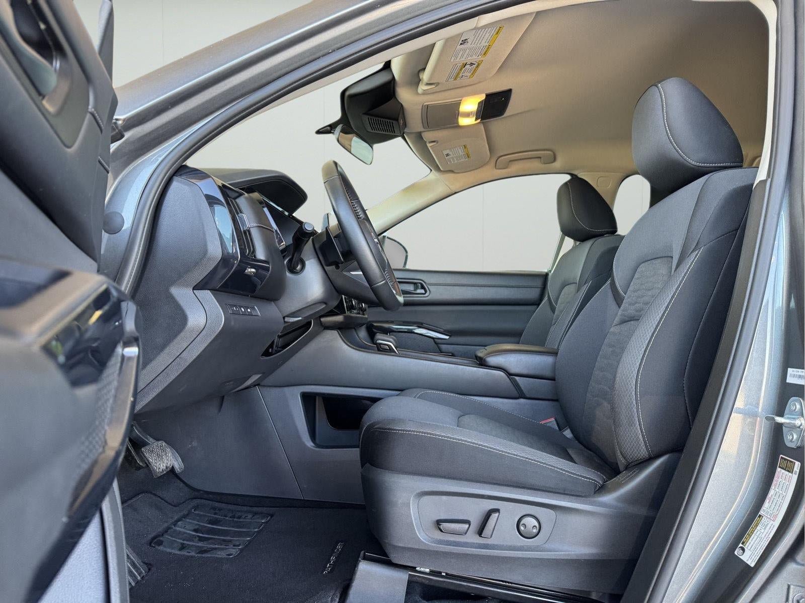 Used 2025 Nissan Pathfinder SV FWD image 7