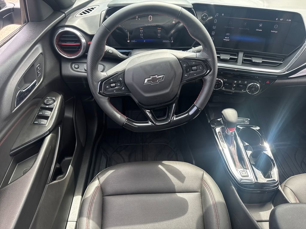 Used 2025 Chevrolet Trax RS w/ Sunroof Package FWD image 16
