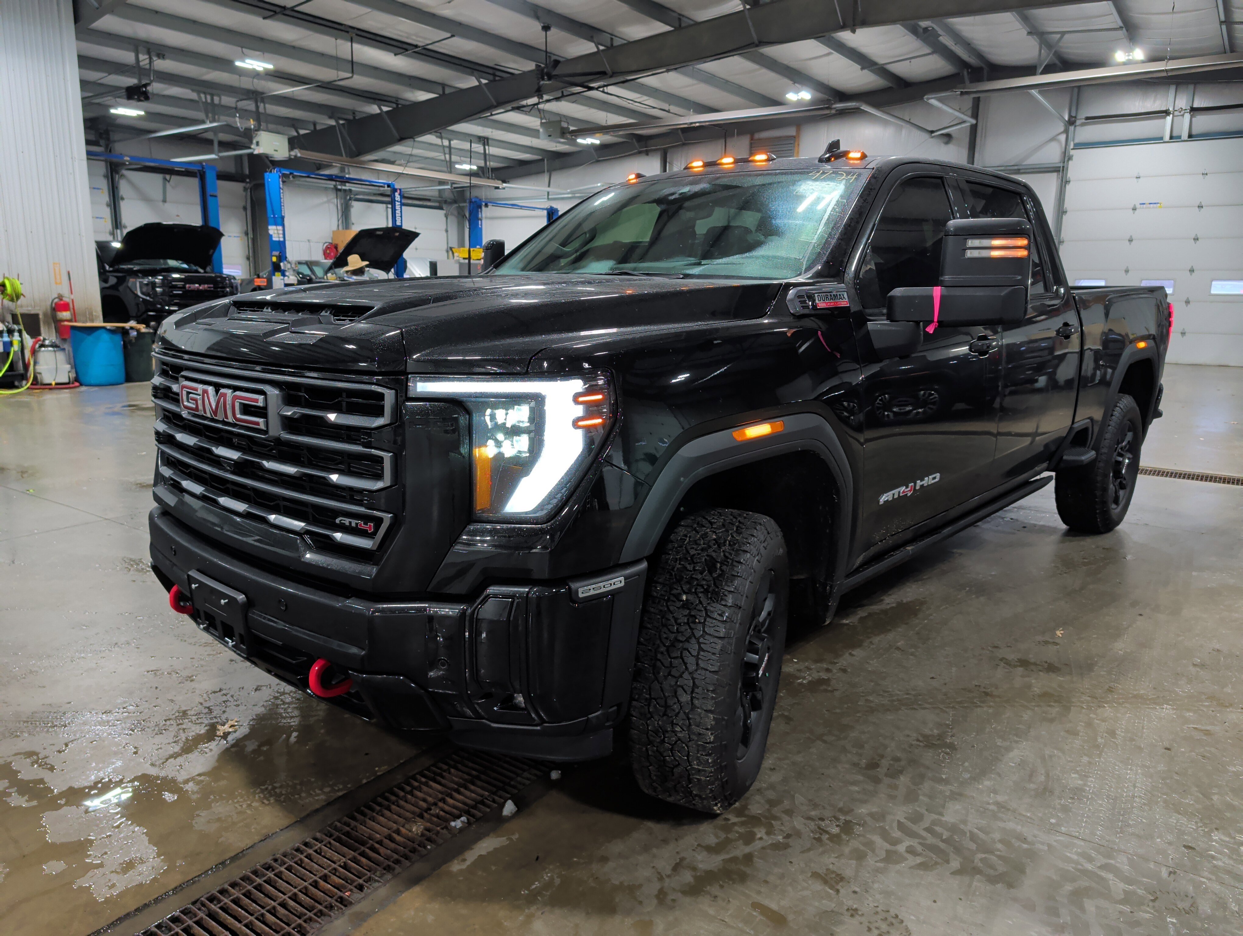 Used 2025 GMC Sierra 2500 AT4 image 6